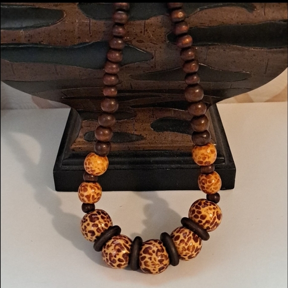 Giraffe Bead Necklace - Picture 8 of 8